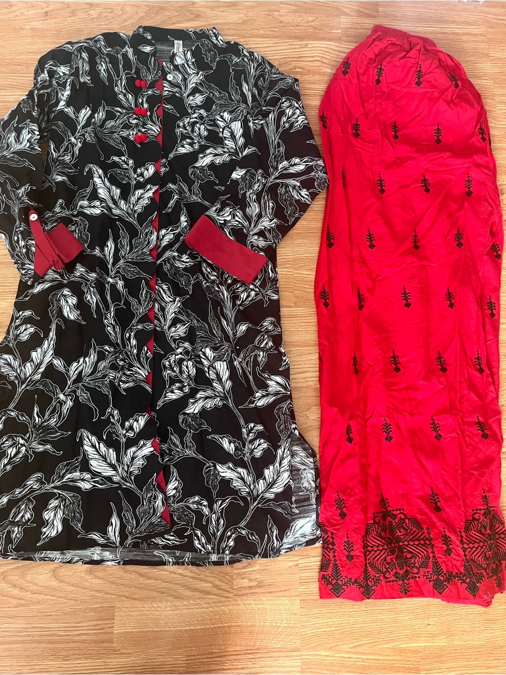 Pakistani/Indian XS outfit womens Black & White Floral outfit